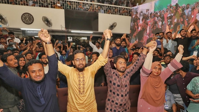 জাকসু নির্বাচনে ২৫ পদের ২০টিতেই জিতল ছাত্রশিবির-সমর্থিত প্যানেল