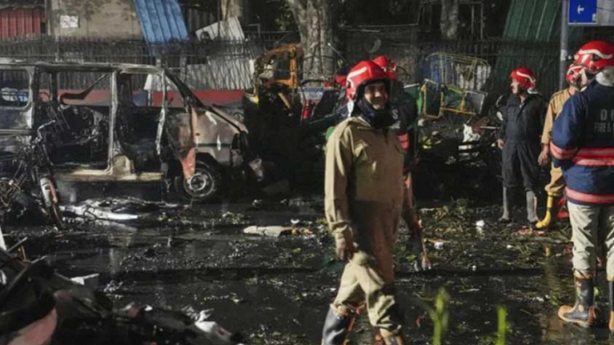 দিল্লিতে বিস্ফোরণ, নিহত বেড়ে ১৩