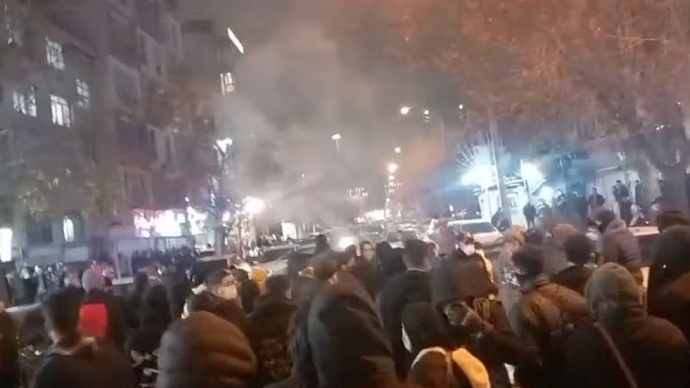 ইরানে বিক্ষোভ ও ব্যাপক সহিংসতা: নিহত বেড়ে ৩৫, গ্রেপ্তার ১২ শতাধিক