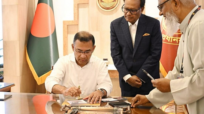 মাতৃভাষা দিবসের স্মারক ডাকটিকিট অবমুক্ত করলেন প্রধানমন্ত্রী