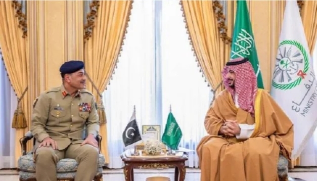 ইরান যুদ্ধ ঘিরে সৌদি প্রতিরক্ষামন্ত্রী ও পাকিস্তান সেনাপ্রধানের জরুরি বৈঠক