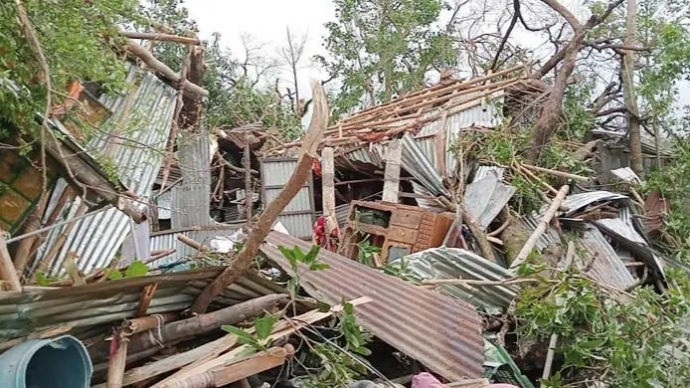 উপকূলীয় অঞ্চলে ঝড়ে লন্ডভন্ড দুই শতাধিক ঘরবাড়ি