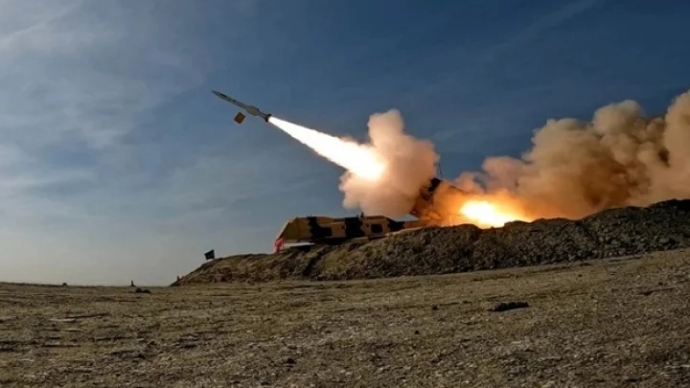 যুক্তরাষ্ট্র ও যুক্তরাজ্যের যৌথ সামরিক ঘাঁটিতে ইরানের ক্ষেপণাস্ত্র হামলা