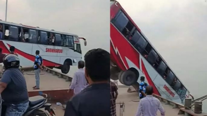 পদ্মায় বাসডুবি: ২৪ জনের মরদেহ উদ্ধার