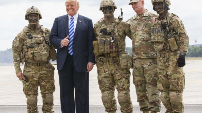 আলোচনার কথা বললেও মধ্যপ্রাচ্যে আরও ১০ হাজার সেনা পাঠানোর কথা ভাবছেন ট্রাম্প
