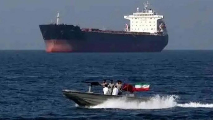 মার্কিন ঘাঁটি এলাকায় থেকে লোকজনকে দ্রুত সরতে বলল বিপ্লবী গার্ড, যুদ্ধের মধ্যেই ১৪ কোটি ডলারের তেল বিক্রি করছে ইরান