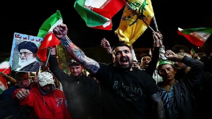 যুদ্ধে ‘ঐতিহাসিক বিজয়’ অর্জনের দাবি ইরানের