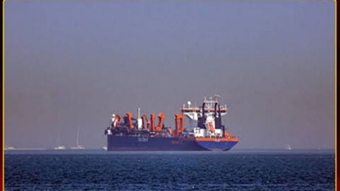 অনুমতি ছাড়া হরমুজ প্রণালি দিয়ে যাওয়া জাহাজকে হামলার ‘লক্ষ্যবস্তু বানানোর’ সতর্কতা ইরানের