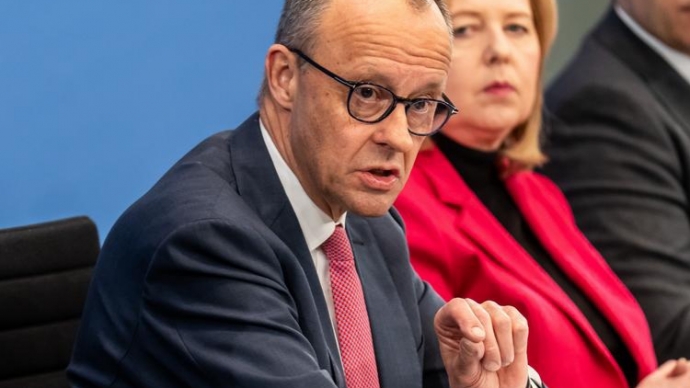 জার্মানিতে জ্বালানি কর ছাড়ের ঘোষণা দিলেন ম্যার্ৎস