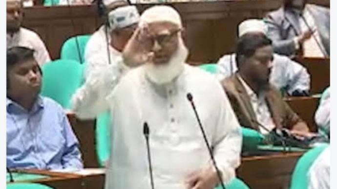 সংসদ থেকে সালাম দিয়ে বিরোধীদলের ওয়াকআউট