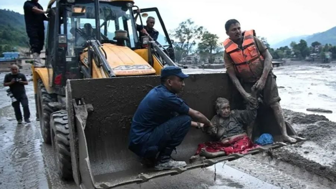 নেপালে বন্যা : নিহত অন্তত ৩৫০ জন, নিখোঁজ ১৩০০-র বেশি
